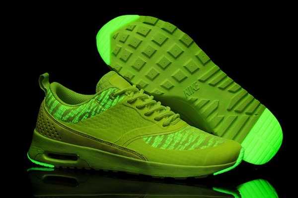 nike thea corail