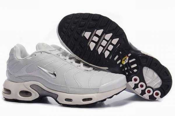 tn requin noir et jaune